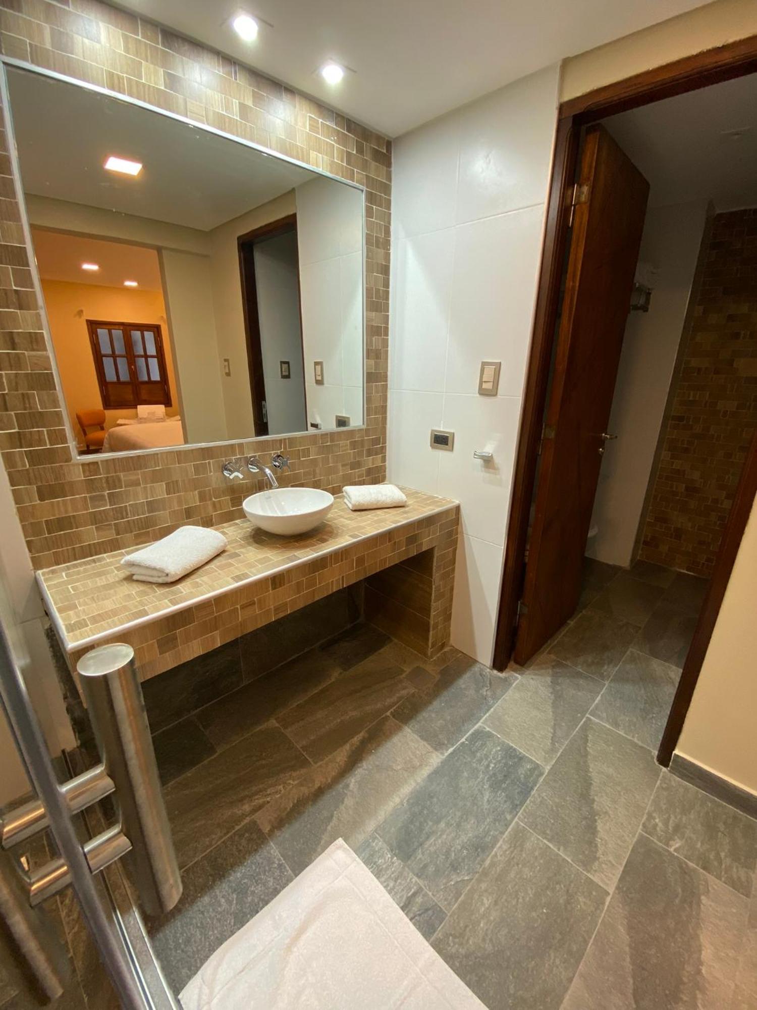 Adobe Apartahotel *